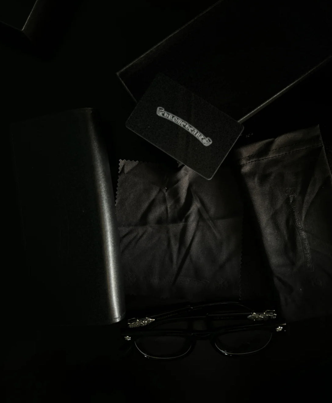 Chrome glasses - black & silver badges