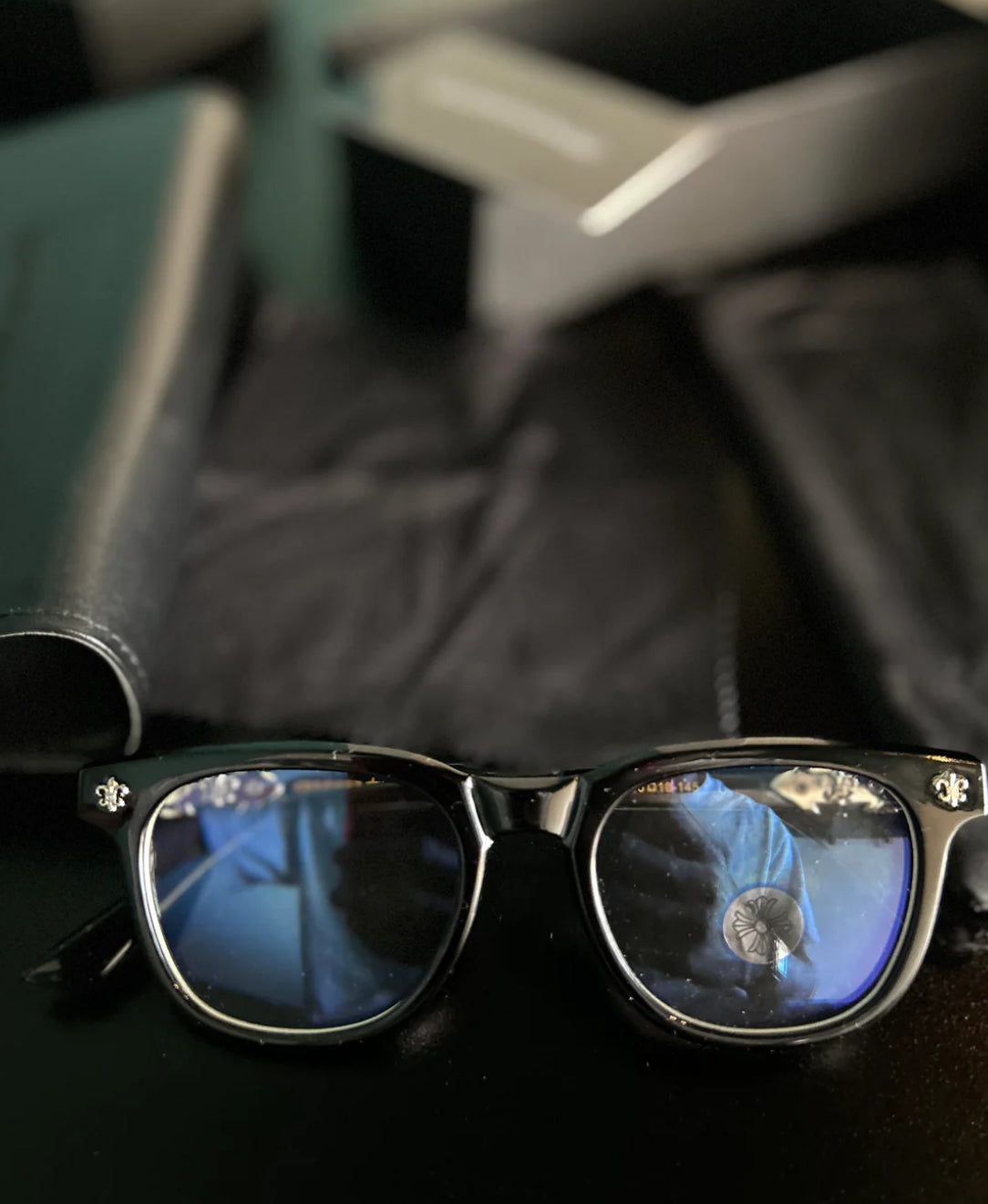 Chrome glasses - black & silver badges