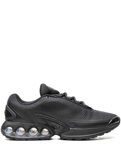 Max Dn "Triple Black"