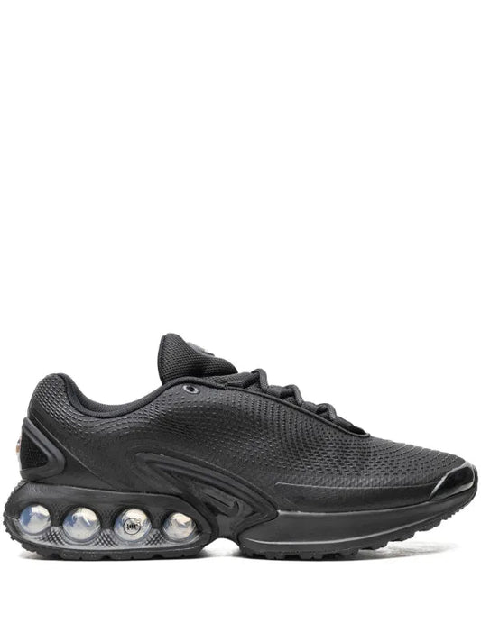 Max Dn "Triple Black"
