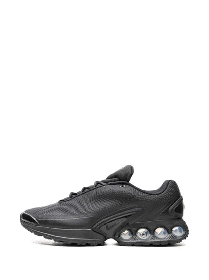 Max Dn "Triple Black"