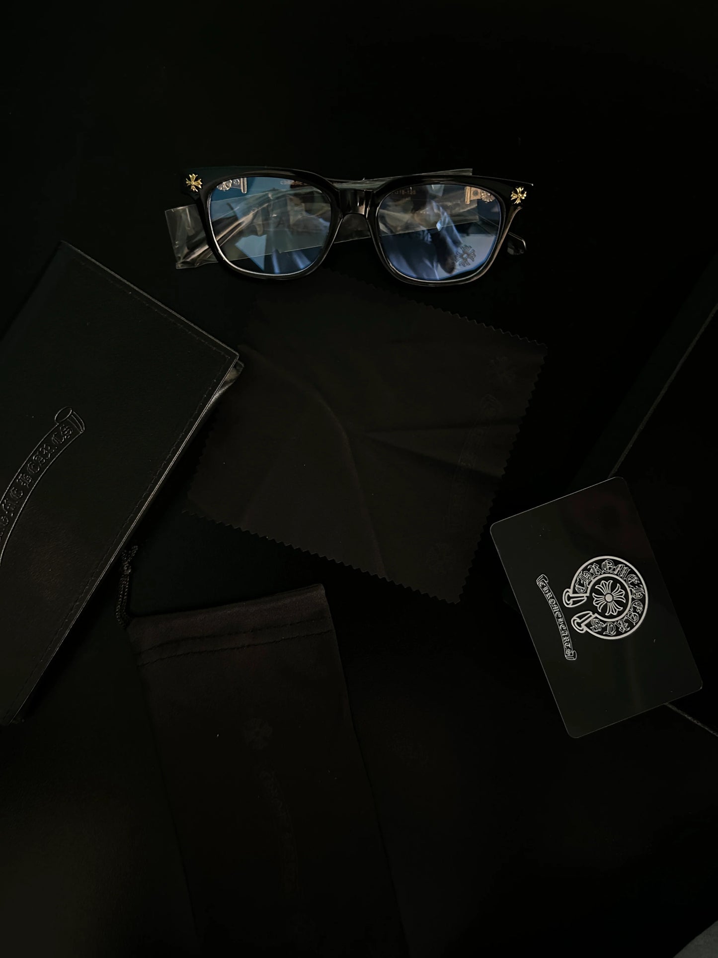 Chrome glasses - black & silver badges