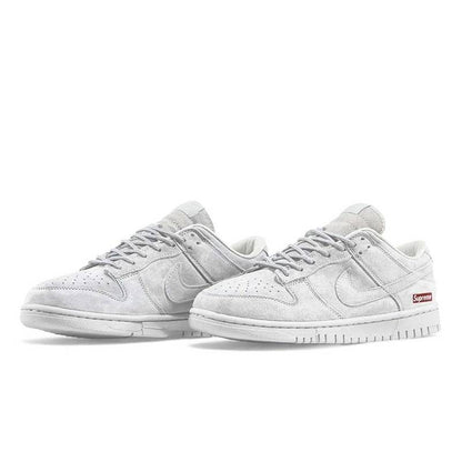 SB Dunk Low Supreme – Light grey