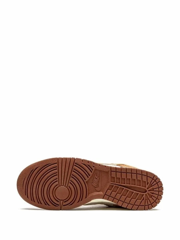 NIKE DUNK LOW PRM "MEDIUM CURRY" SNEAKERS