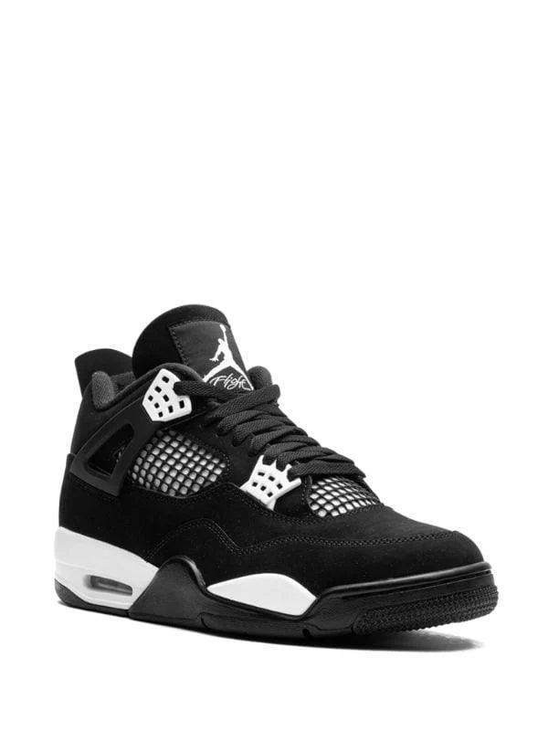 Jordan 4’s white thunder