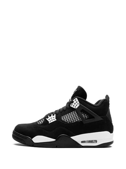 Jordan 4’s white thunder