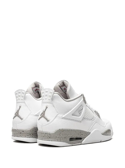 Air Jordan 4’s white oreo